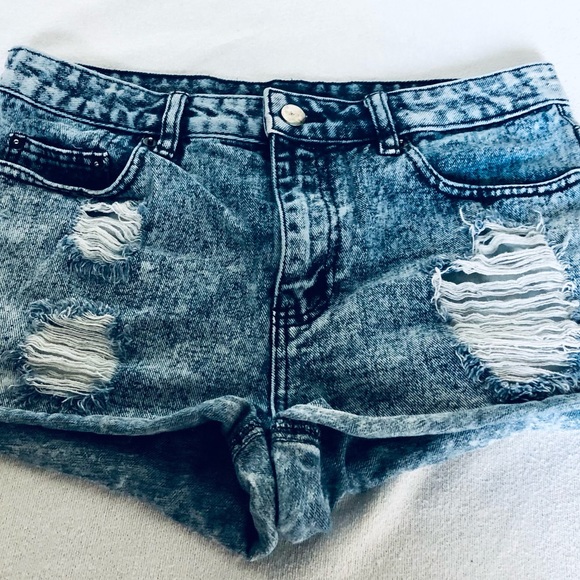 FOREVER 21 SHORTS JEANS DISTRESSED SIZE 28 - Picture 2 of 9